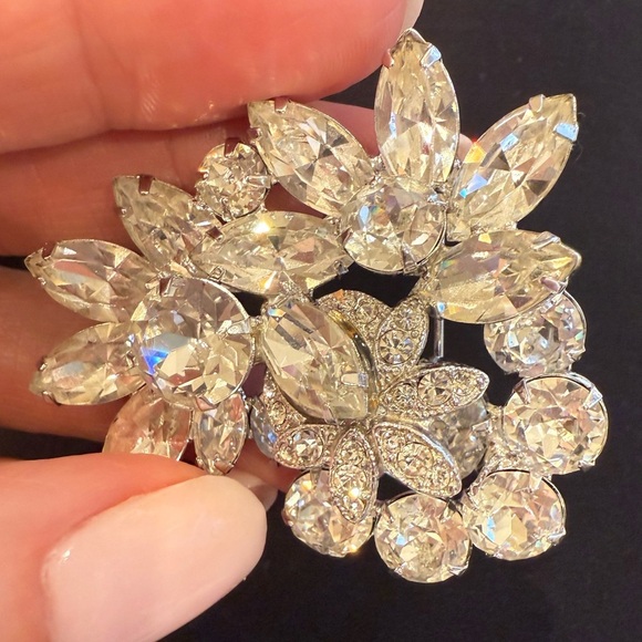 WEISS Vintage  Silver Crystal Brooch - Picture 1 of 6